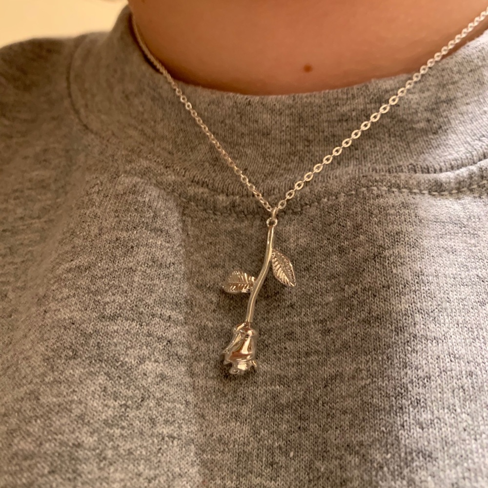 silver rose necklace - Picture 1 of 2